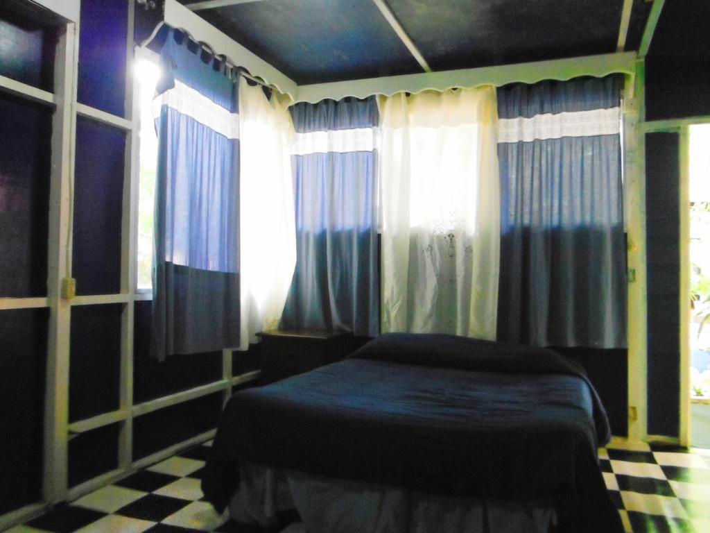 Hotel Y Restaurante Backpackers Rio Dulce Town Cameră foto