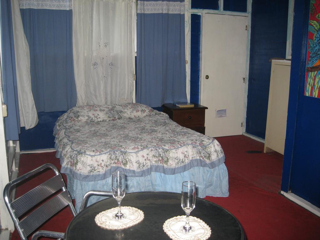 Hotel Y Restaurante Backpackers Rio Dulce Town Cameră foto